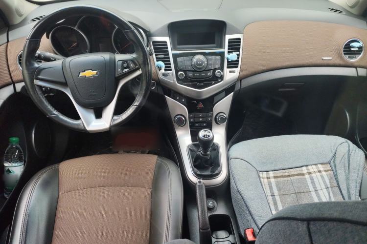 Used Chevrolet Cruze 2013 Hatchback 1.6L Manual Luxury Model
