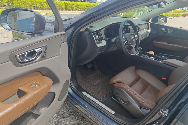 Used Volvo XC60 2020 T5 4x4 Smart Luxury Edition Driver Seat