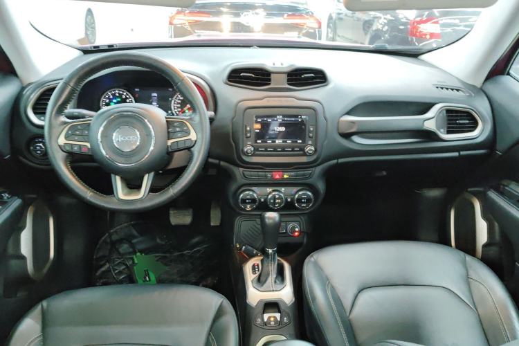 Used Jeep Renegade 2017 180T Automatic Smart Version
