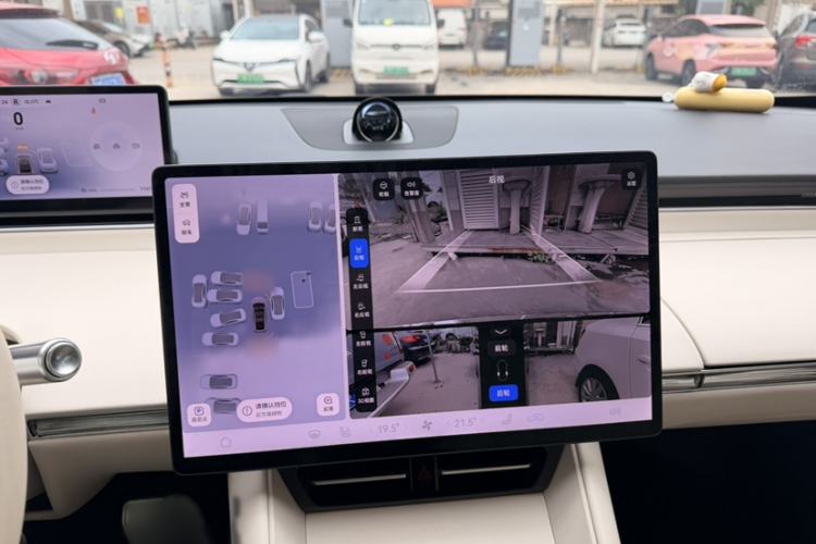 Used Hima Luxeed R7 2024 All-Electric 736 km Ultra Interior 1