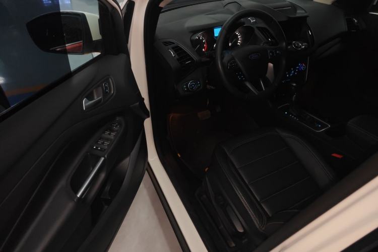 Used Ford Kuga 2017 EcoBoost 180 Two-Wheel-Drive Platinum Edition Driver Seat