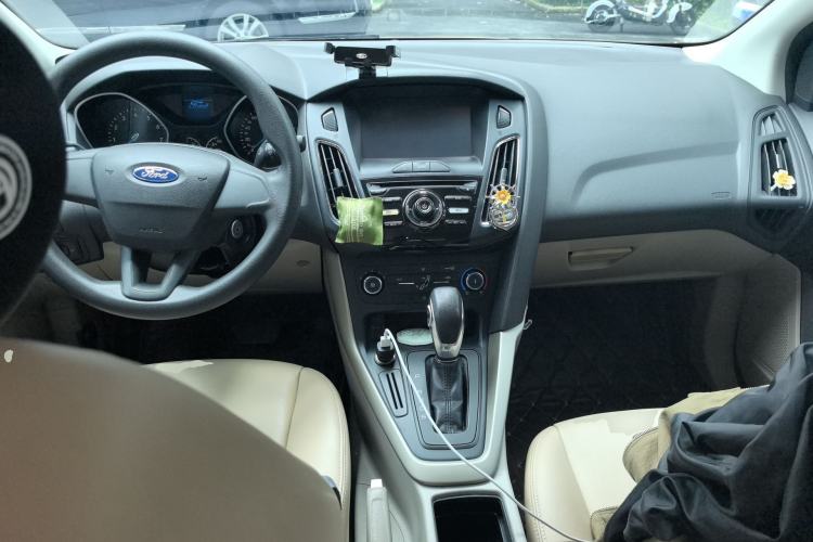 Used Ford Focus 2015 Sedan 1.6L Automatic Comfort Model Center Console