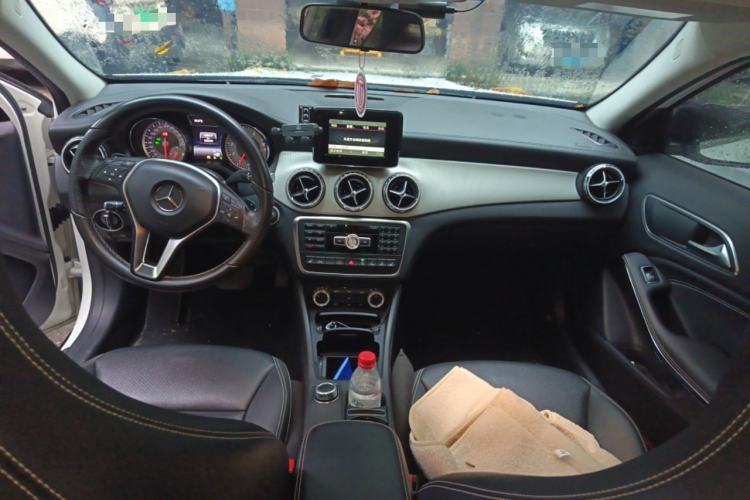 Used Mercedes-Benz GLA 2015 GLA 220 4MATIC Fashion Model Center Console