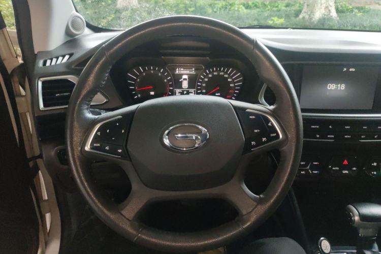 Used GAC Trumpchi GS4 2017 235T Automatic Two-Wheel Drive Luxury Smart Connectivity Version Steering Wheel