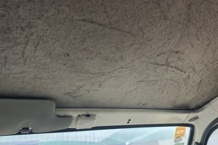 Used Jinbei Hiace 2018 2.0L Fifth-Generation Box Truck Standard Roof 2 Seats 4G21C