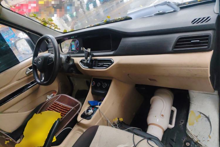 Used CHANGAN KUAYUE Xing V7 EV 2022 Standard Model 240 km Center Console