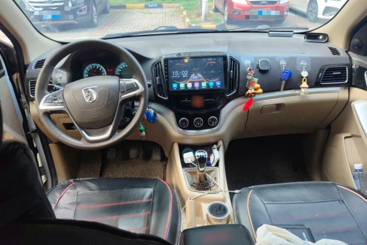 Used Baojun 730 2014 1.5L manual standard trim 7 seats