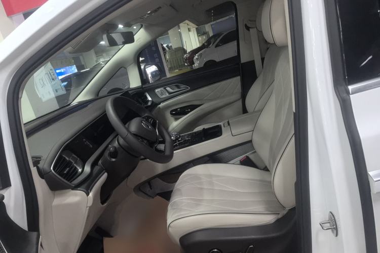 Used Denza D9 2024 DM-i 980 Four-Wheel Drive Prestige Model
