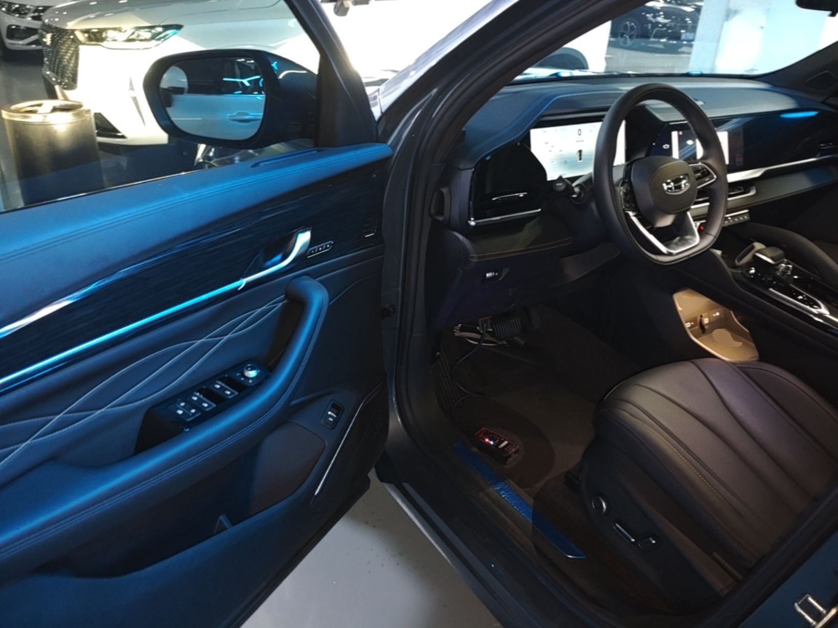 Geely Auto Monjaro L 2024 2.0TD DCT EVO Two-Wheel Drive Long-Range Version — снимка 20