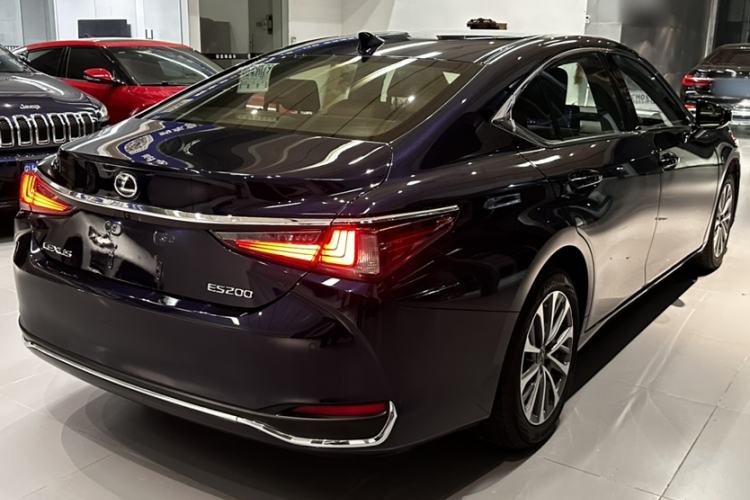 Used Lexus ES 2023 200 Excellence Edition
