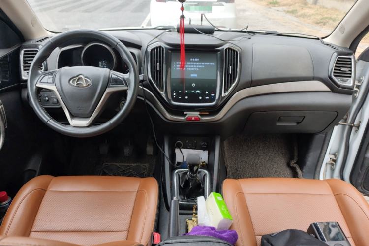 Used CHANGAN OSHAN CX70 2016 1.6L Manual Luxury Model Center Console