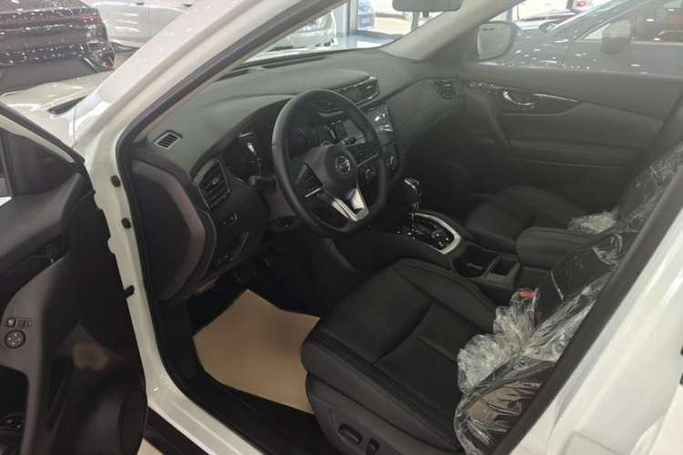 Used Nissan X-Trail 2023 Classic 2.0L Two-Wheel Drive Smart Connect Premium Edition
