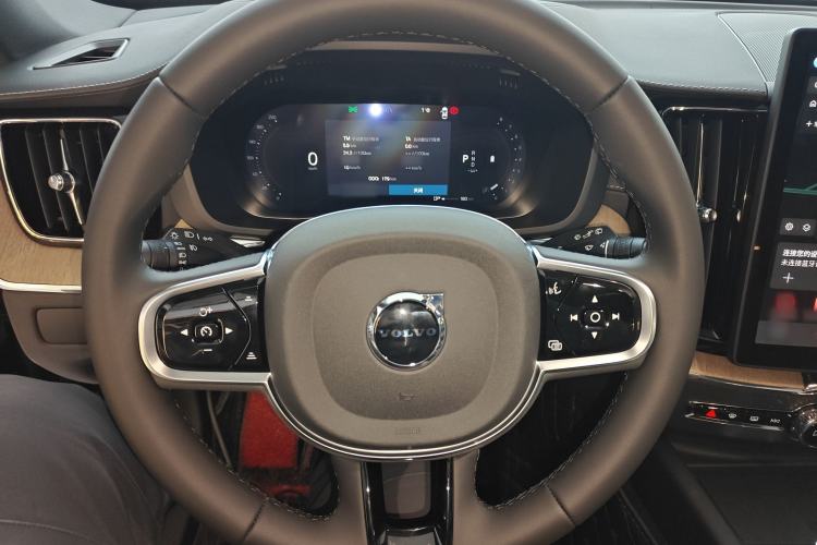 Used Volvo XC60 2026 B5 4x4 Smart Luxury Edition