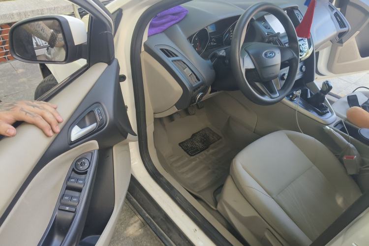 Used Ford Focus 2015 Sedan 1.6L Manual Comfort Model
