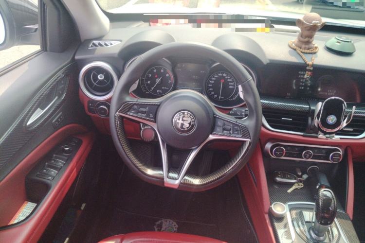 Used Alfa Romeo Stelvio 2017 2.0T 200HP Luxury Edition Steering Wheel