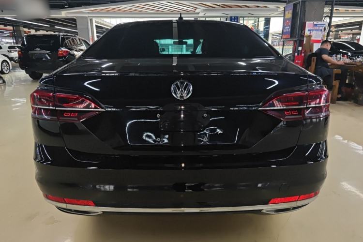 Used Volkswagen Phideon 2018 Revised Version 380TSI Two-Wheel Drive Business Edition Rear