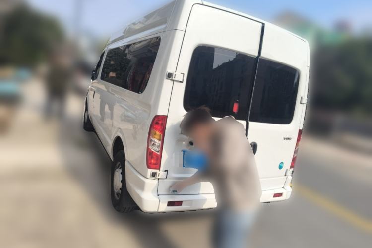 Used SAIC MAXUS Xintu V80 2023 2.0T Manual Classic Aoyuntong Long Wheelbase Mid-Height 6/7/8/9-Seater