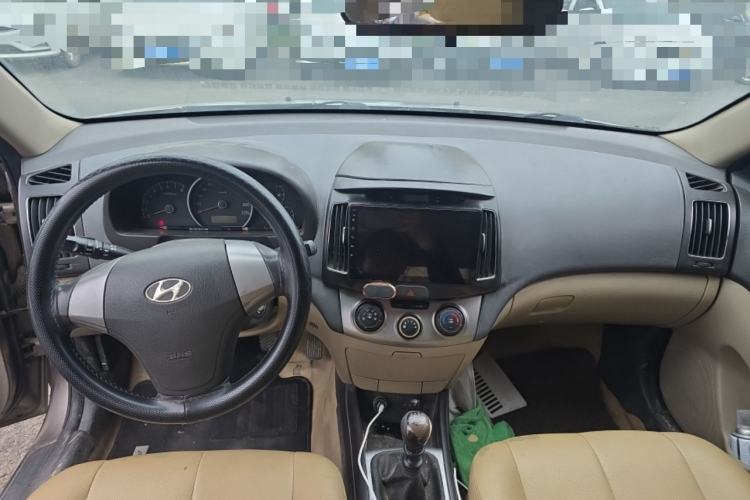 Used Hyundai Celesta 2011 1.6L Manual Comfort Edition Center Console