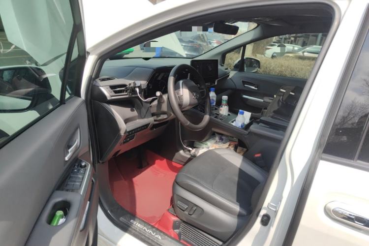 Used Toyota SIENNA 2023 2.5L Hybrid Deluxe Edition Driver Seat