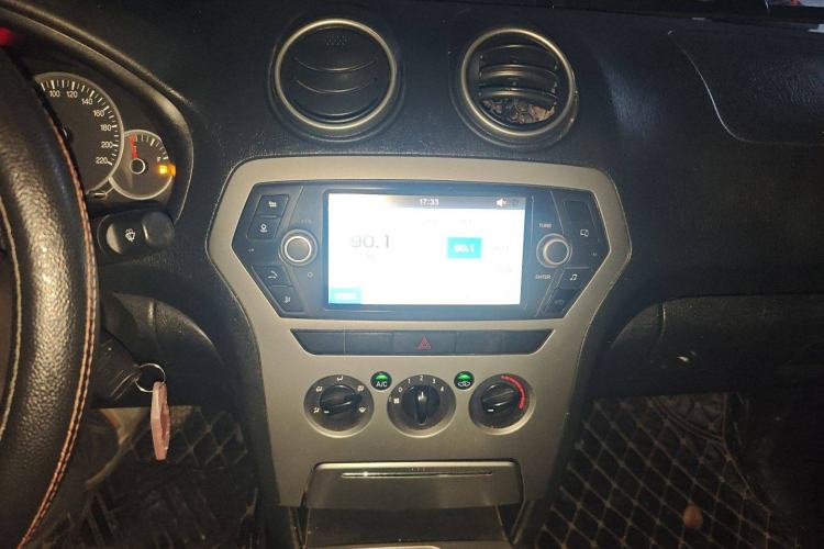 Used JMC Yuhu 7 2016 2.4L Four-Wheel Drive Luxury Version 4G69
