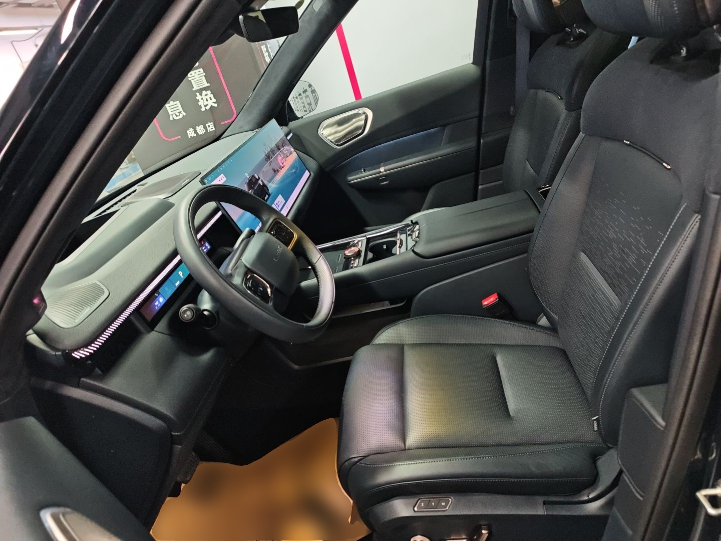 Переднее сиденье в автомобиле