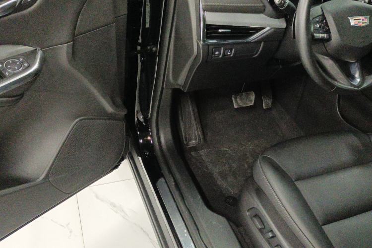 Used Cadillac XT4 2022 28T Two-Wheel-Drive Luxury Version Driver Seat