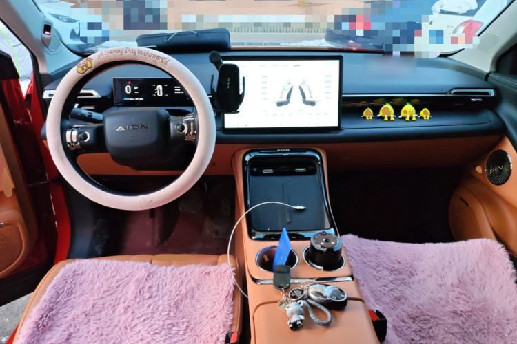 Used AION V 2024 Aion Tyrannosaurus 650 LiDAR Edition Center Console