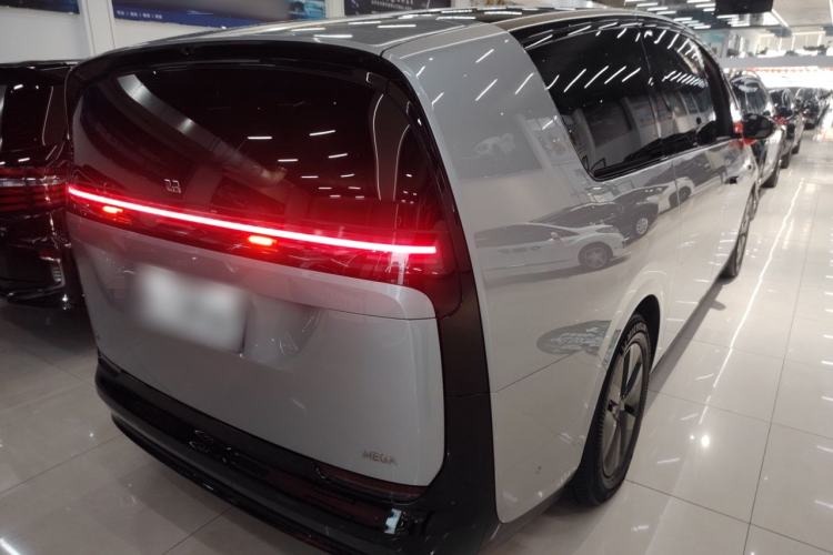 Used Li Auto MEGA 2024 Ultra Model
