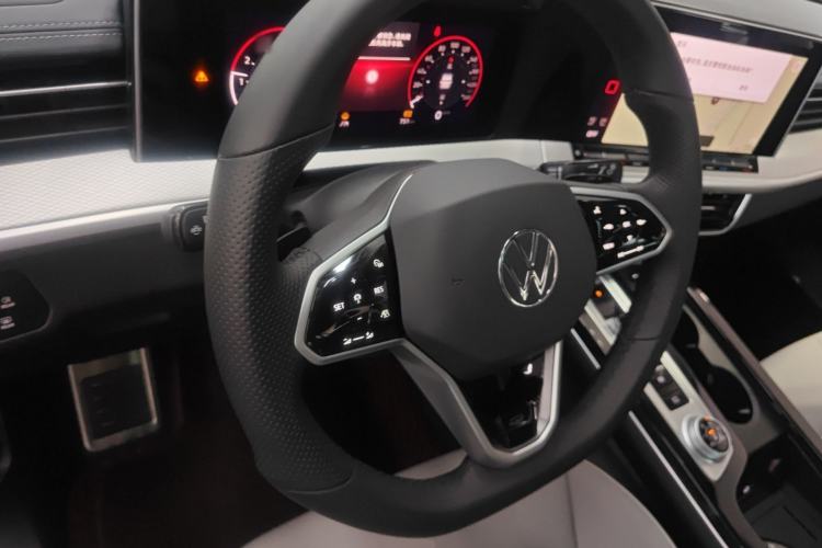 Used Volkswagen Tavendor 2024 380TSI All-Wheel Drive R-Line Blacklight Knight Edition Steering Wheel
