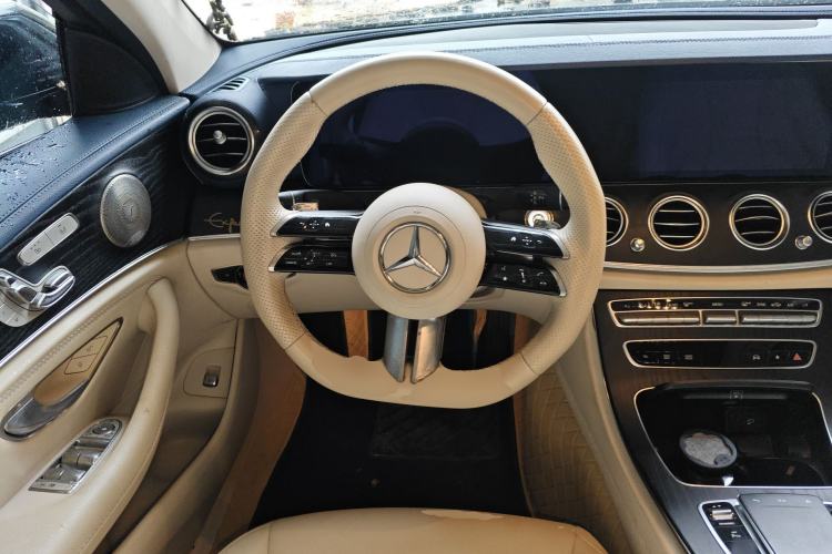 Used Mercedes-Benz E-Class 2022 Revised Version E 300 L Sport Luxury Edition Steering Wheel
