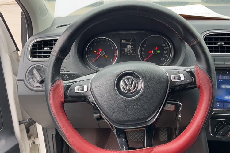 Used Volkswagen Polo 2016 1.6L Automatic Comfort Model
