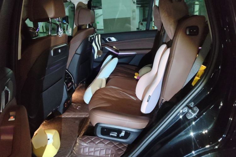 Used BMW X7 2024 xDrive40i Luxury M Sport Package Left Rear Seat