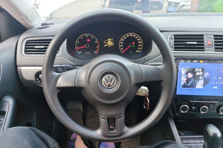 Used Volkswagen Sagitar 2012 1.6L Automatic Comfort Edition Steering Wheel