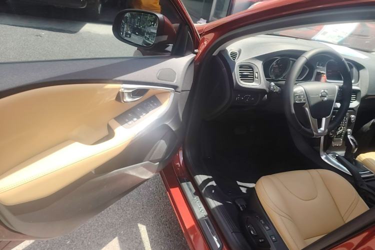 Used Volvo V40 2018 T3 Zhiyi Edition