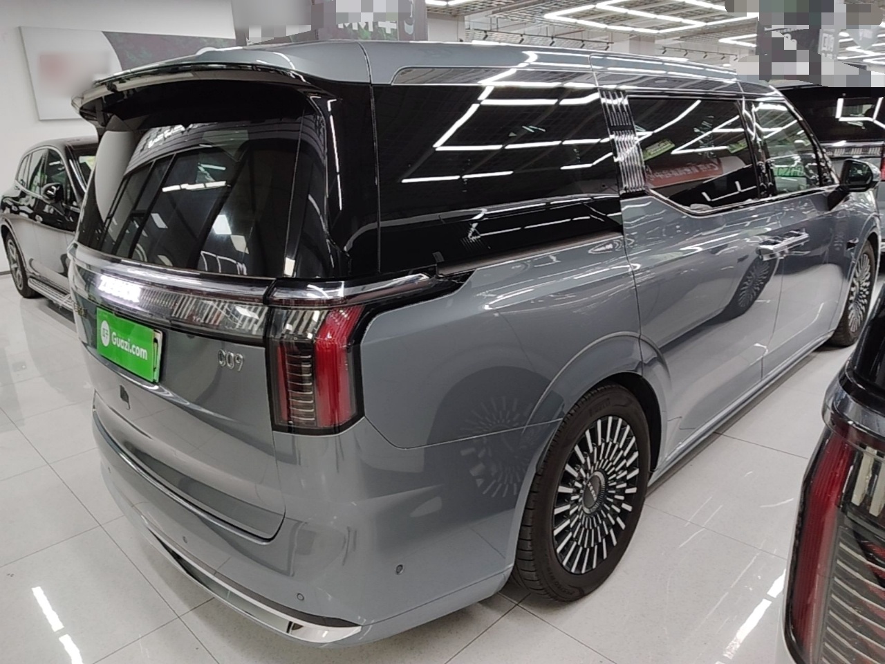 Zeekr 009 2024 7-Seater Walk-Through Version Four-Wheel Drive 108 kWh — снимка 6
