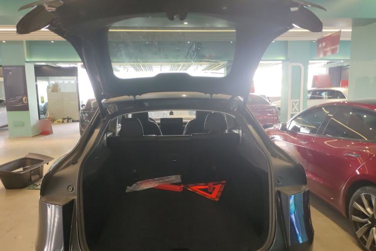 Used Tesla Model Y 2025 Long-Range All-Wheel-Drive Version