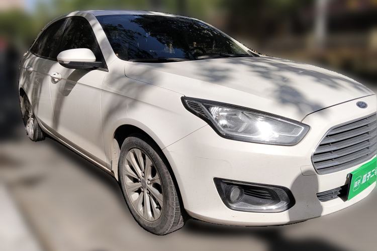 Used Ford Escort 2015 1.5L Automatic Fashion Model Front Right 45 Deg