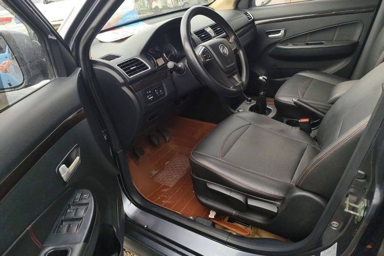 Used Dongfeng Fengon 360 2015 1.5L Manual Luxury 7-Seater China IV Standard
