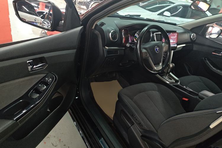 Used Venucia T70 2016 2.0L CVT Smart Choice Edition