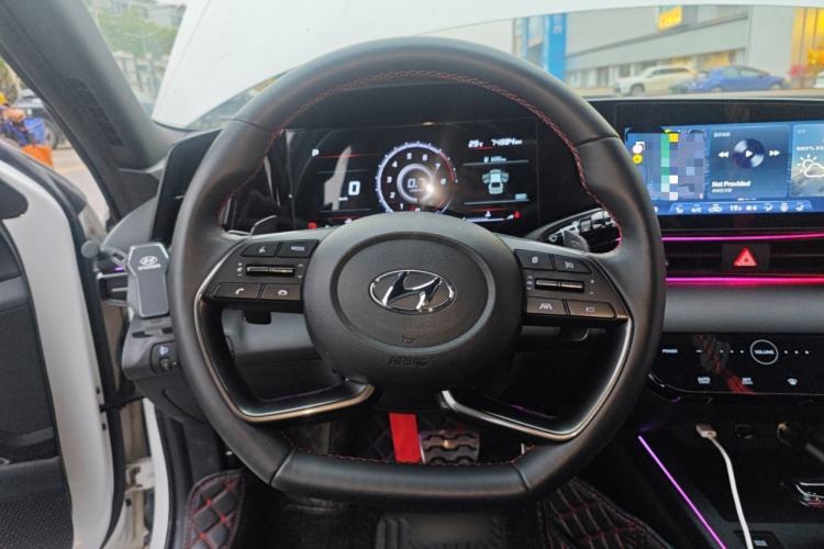 Used Hyundai Elantra 2022 240TGDi DCT LUX Prestige Edition Steering Wheel