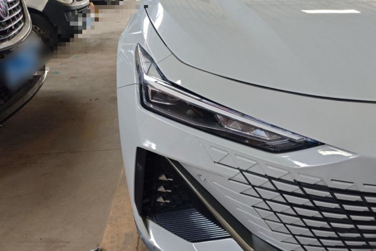 Used CHANGAN UNI-V 2022 1.5T Prestige Version Exterior 6