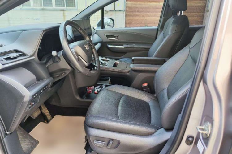 Used Toyota SIENNA 2021 2.5L Hybrid Premium Edition