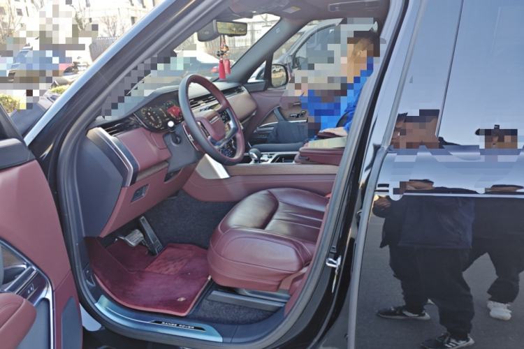 Used Land Rover Range 2023 3.0 L6 400 PS Extended Long-Wheelbase Version Left Front Seat