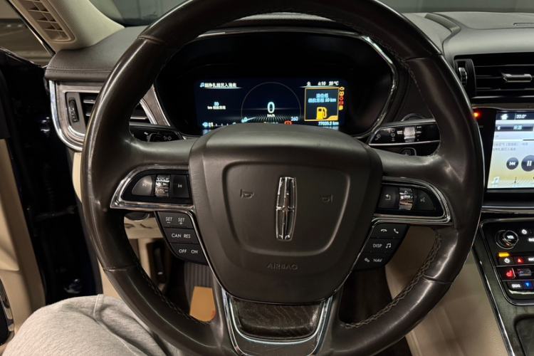 Used Lincoln Continental 2017 2.0T Two-Wheel Drive Deluxe Edition Interior 6