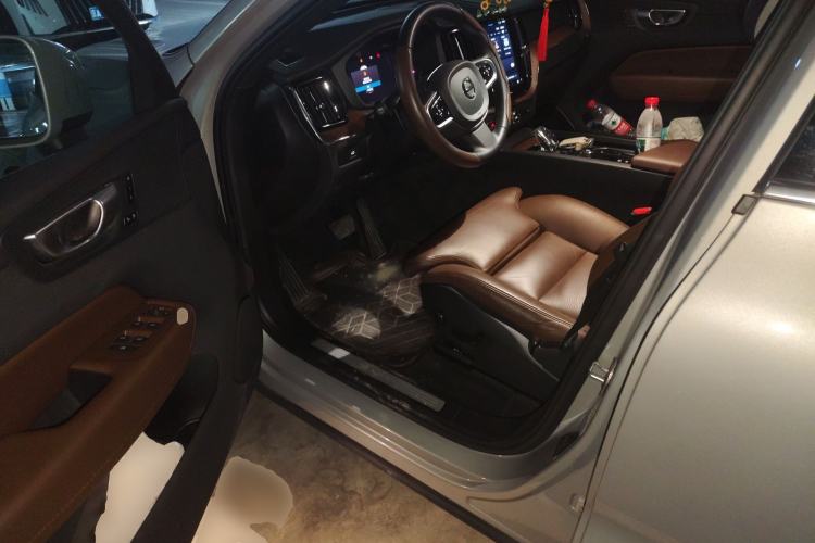 Used Volvo XC60 2024 B5 4x4 Smart Luxury Edition Driver Seat