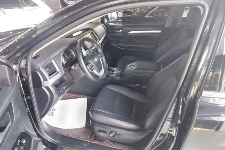 Used Toyota Highlander 2018 2.0T Four-Wheel Drive Luxury Version 7 Seats China VI Standard Driver Seat