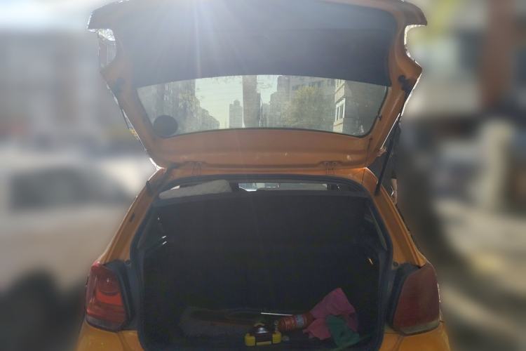 Used Volkswagen Polo 2012 1.6L Cross Polo MT Trunk