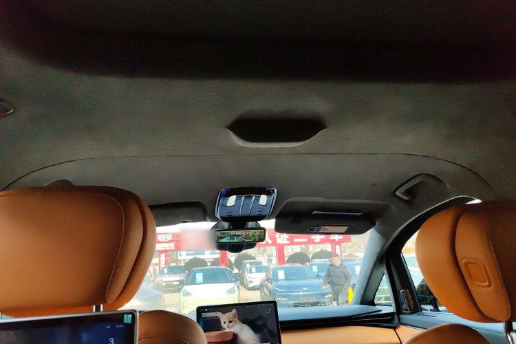 Used Geely Galaxy LEVC L380 2024 140-Degree 6-Seater All-Wheel-Drive Ultra