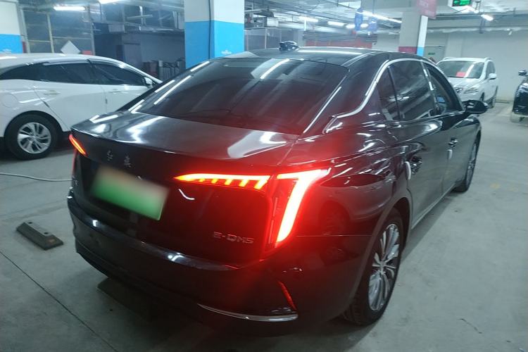 Used Hongqi E-QM5 2022 431 km Charge & Enjoy Edition