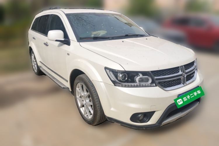 Used Dodge Journey 2013 2.4L Two-Wheel Drive Luxury Version Front Right 45 Deg